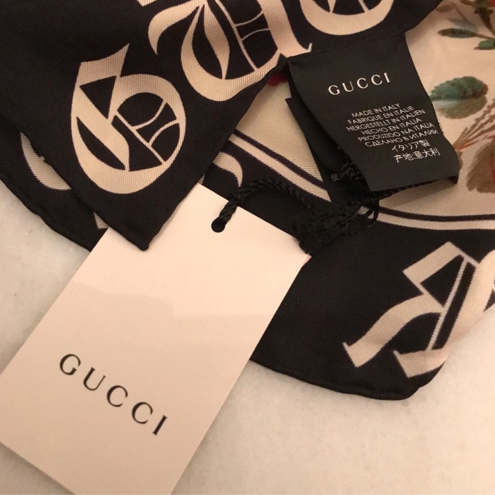 ⭐️SOLD⭐️Gucci Blind For Love Floral Silk Scarf - Picture 5 of 11
